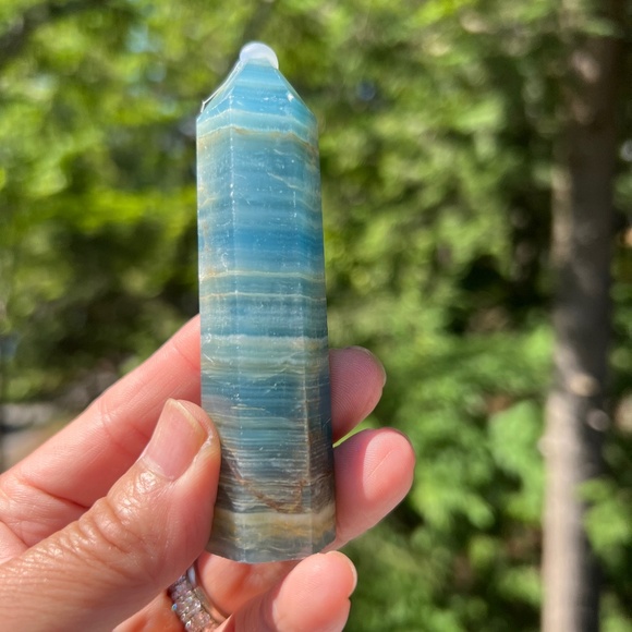 Blue onyx (d) tower | crystal - Picture 1 of 13